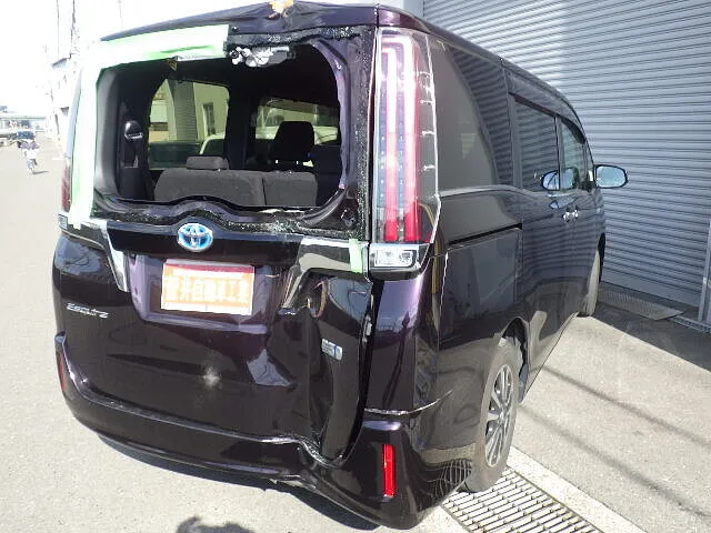 トヨタエスクァイア事故修理専門店！