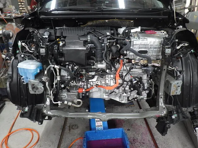 事故車大破修理専門店！レッカー引き取り業務提携！